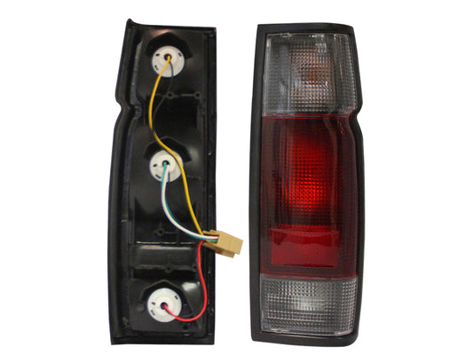 CALAVERA DER C/ARNES (NP-300 D-22 08-15) (BLANCO/ROJO/BLANCO)